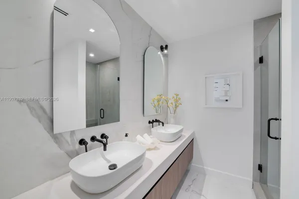 $40,000,000 | 7845 Atlantic Way, Miami Beach, FL 33141