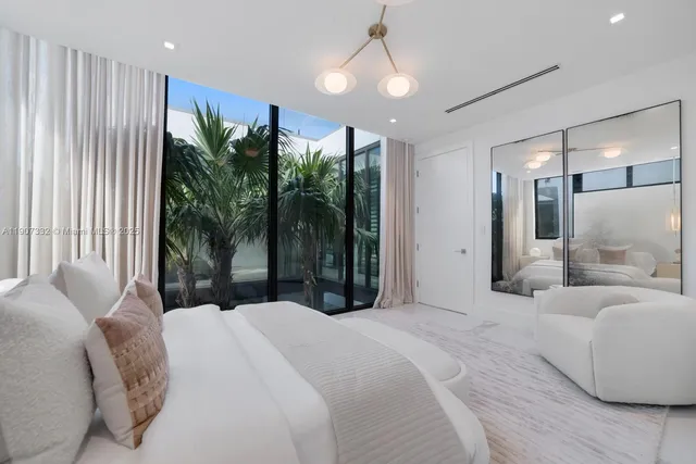 $40,000,000 | 7845 Atlantic Way, Miami Beach, FL 33141