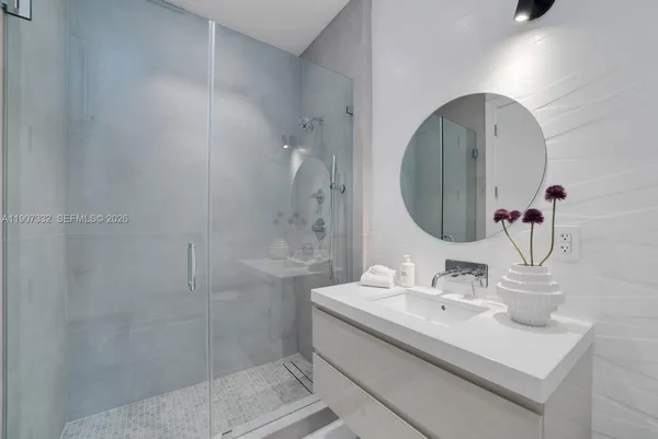 $40,000,000 | 7845 Atlantic Way, Miami Beach, FL 33141