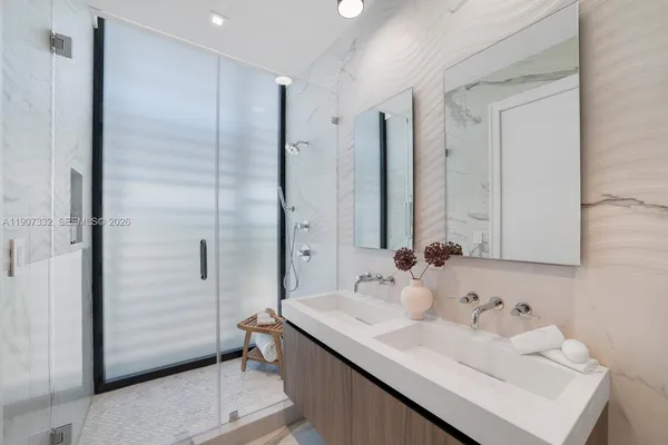 $40,000,000 | 7845 Atlantic Way, Miami Beach, FL 33141