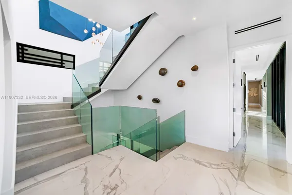 $40,000,000 | 7845 Atlantic Way, Miami Beach, FL 33141