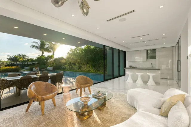 $40,000,000 | 7845 Atlantic Way, Miami Beach, FL 33141