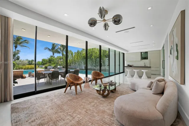 $40,000,000 | 7845 Atlantic Way, Miami Beach, FL 33141