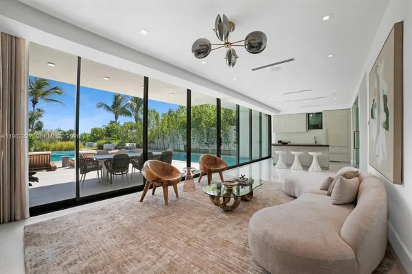 $40,000,000 | 7845 Atlantic Way, Miami Beach, FL 33141