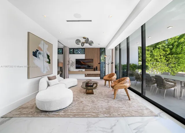 $40,000,000 | 7845 Atlantic Way, Miami Beach, FL 33141