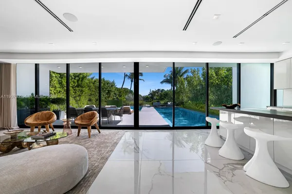 $40,000,000 | 7845 Atlantic Way, Miami Beach, FL 33141