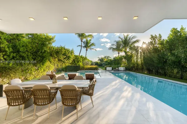$40,000,000 | 7845 Atlantic Way, Miami Beach, FL 33141
