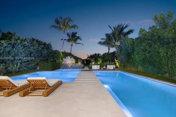 $40,000,000 | 7845 Atlantic Way, Miami Beach, FL 33141