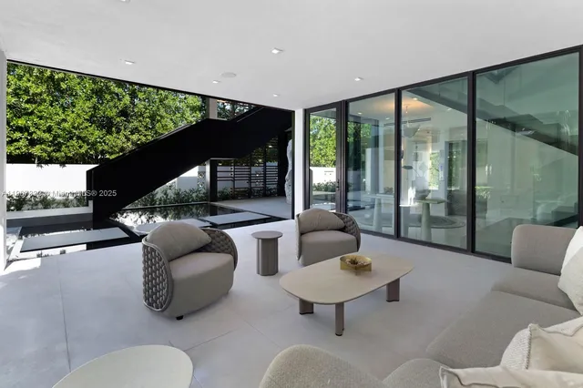 $40,000,000 | 7845 Atlantic Way, Miami Beach, FL 33141