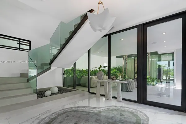 $40,000,000 | 7845 Atlantic Way, Miami Beach, FL 33141