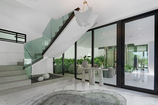 $40,000,000 | 7845 Atlantic Way, Miami Beach, FL 33141