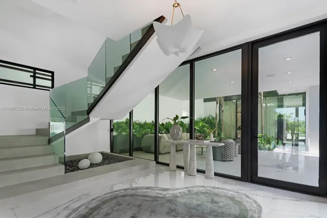 $40,000,000 | 7845 Atlantic Way, Miami Beach, FL 33141