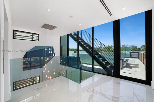 $40,000,000 | 7845 Atlantic Way, Miami Beach, FL 33141