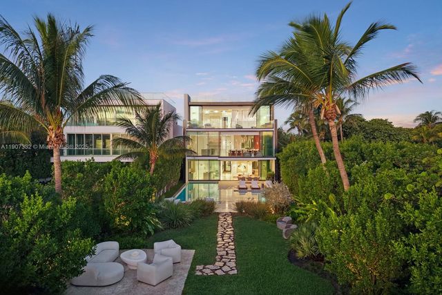 $40,000,000 | 7845 Atlantic Way, Miami Beach, FL 33141