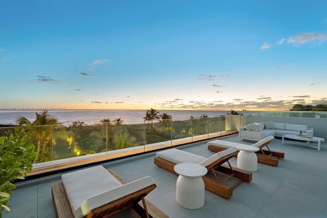 $40,000,000 | 7845 Atlantic Way, Miami Beach, FL 33141