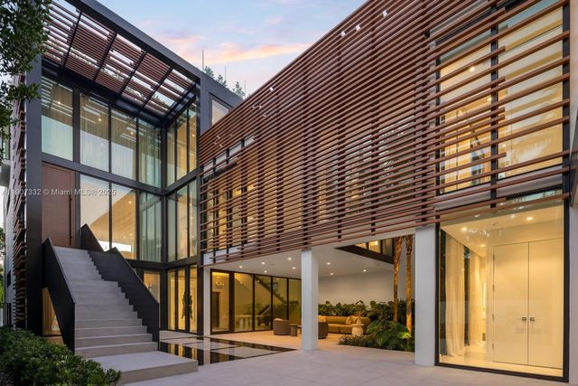 $40,000,000 | 7845 Atlantic Way, Miami Beach, FL 33141