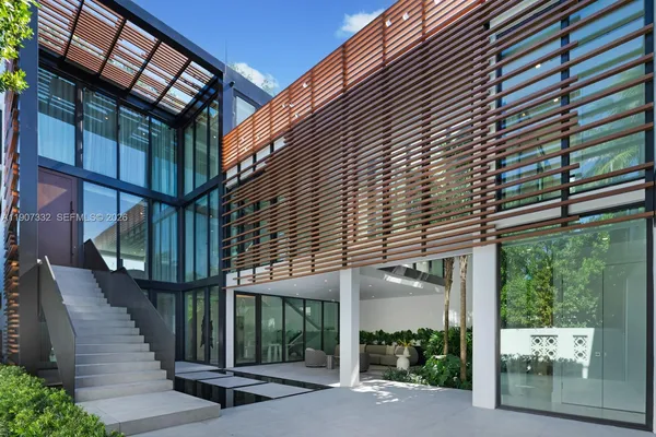 $40,000,000 | 7845 Atlantic Way, Miami Beach, FL 33141