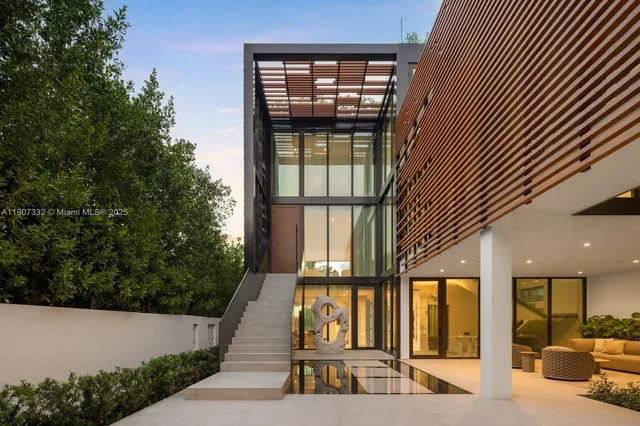 $40,000,000 | 7845 Atlantic Way, Miami Beach, FL 33141