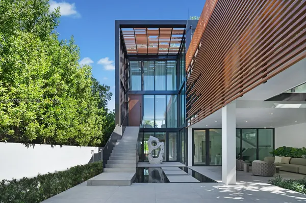 $40,000,000 | 7845 Atlantic Way, Miami Beach, FL 33141