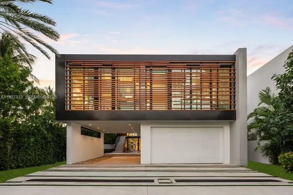 $40,000,000 | 7845 Atlantic Way, Miami Beach, FL 33141