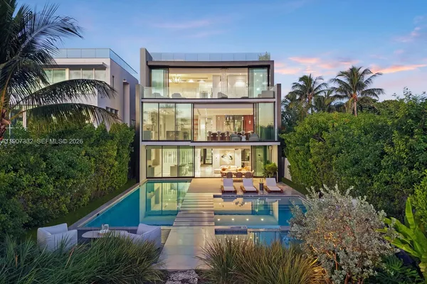 $40,000,000 | 7845 Atlantic Way, Miami Beach, FL 33141
