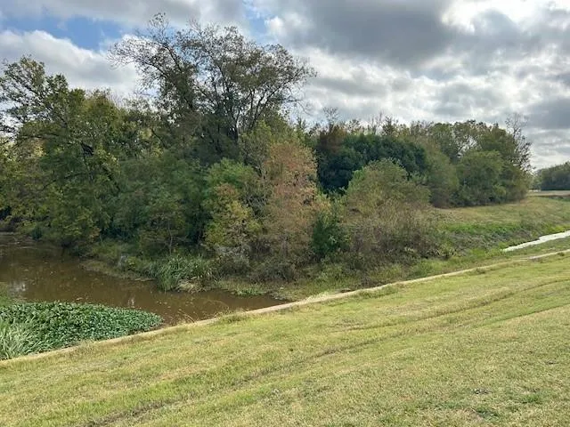 $480,000 | -tba Versailles Boulevard, Alexandria, LA 71303