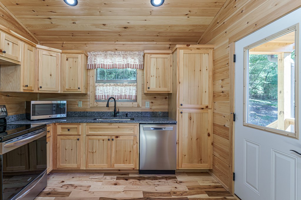 180 Hawthorne Lane Murphy, NC 28906 - Photo 8 of 36