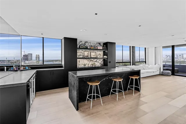 $1,700,000 | 1330 West Avenue, Unit 2708, Miami Beach, FL 33139