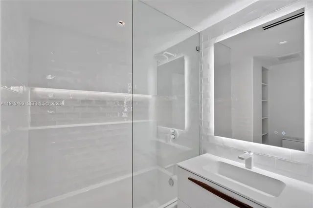 $1,700,000 | 1330 West Avenue, Unit 2708, Miami Beach, FL 33139