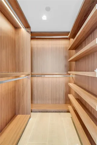 $1,700,000 | 1330 West Avenue, Unit 2708, Miami Beach, FL 33139