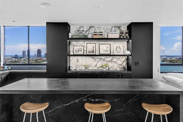 $1,700,000 | 1330 West Avenue, Unit 2708, Miami Beach, FL 33139