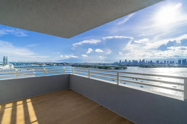 $1,700,000 | 1330 West Avenue, Unit 2708, Miami Beach, FL 33139