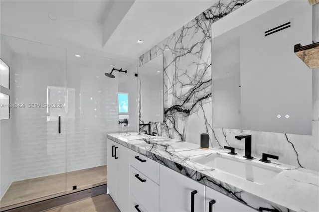 $1,700,000 | 1330 West Avenue, Unit 2708, Miami Beach, FL 33139