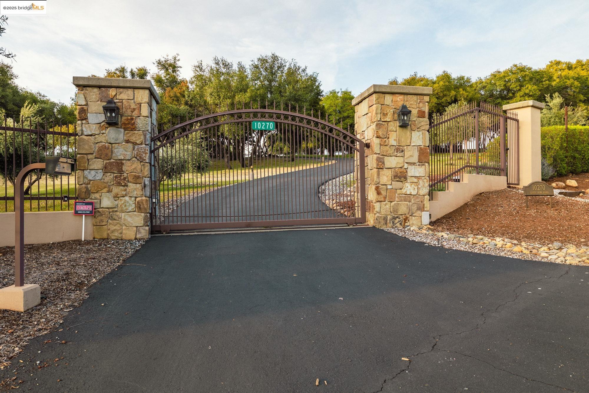 10270 Slate Rim Road Sonora, CA 95370 - Photo 55 of 55 a view of a street with a building in the background