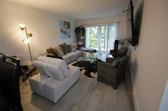 $2,800 | 3002 Northeast 5th Terrace, Unit 210B, Wilton Manors, FL 33334