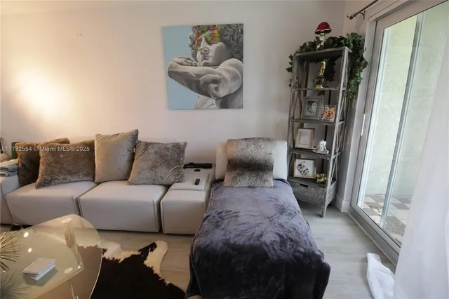 $2,800 | 3002 Northeast 5th Terrace, Unit 210B, Wilton Manors, FL 33334