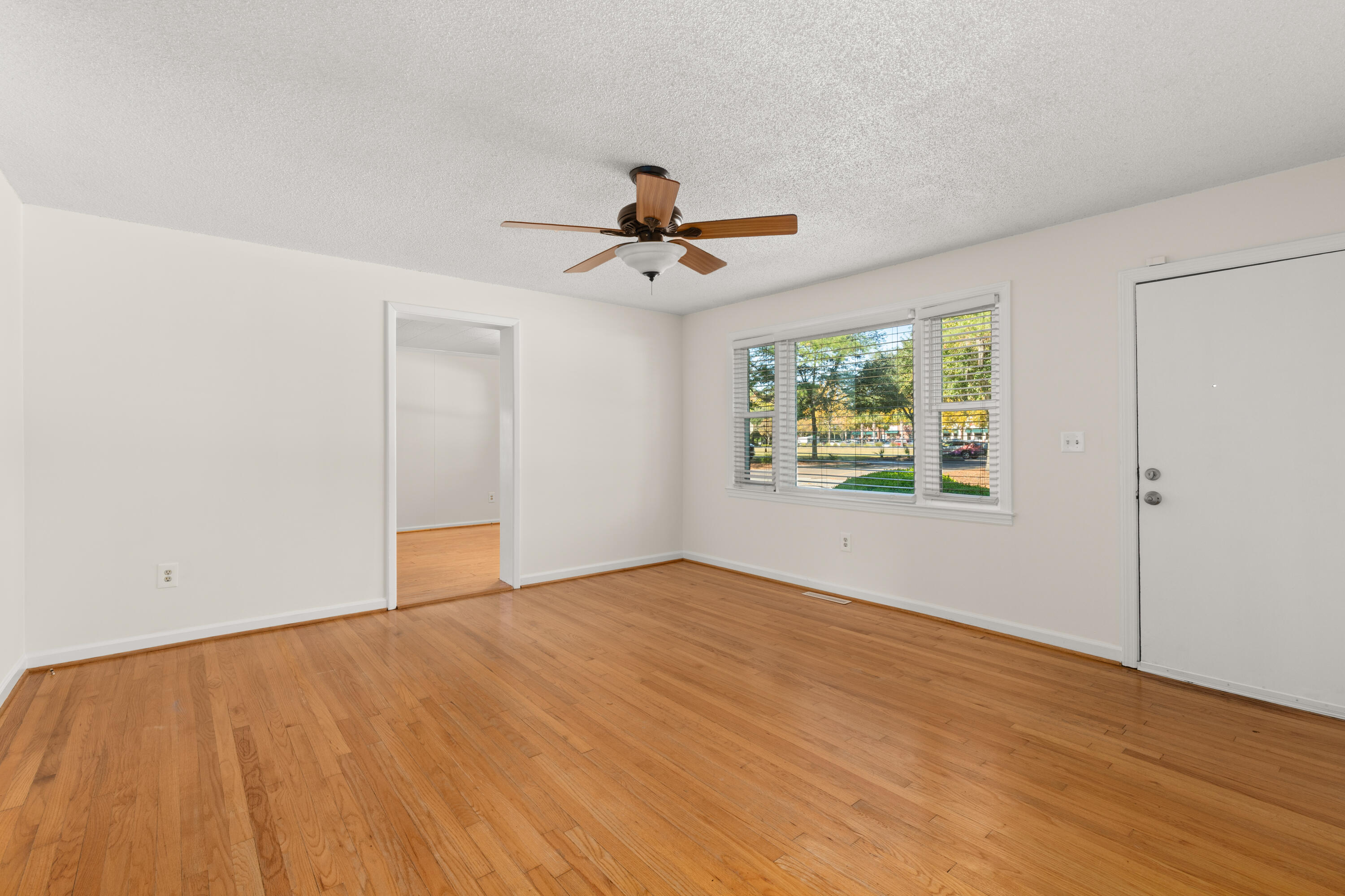 1787 Dogwood Road Charleston, SC 29414 - Photo 4 of 21 IMG_4448