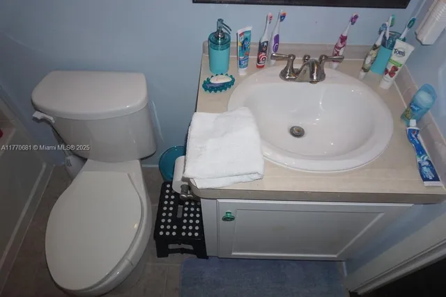 $425,000 | 11 Old State Road, Key Largo, FL 33037