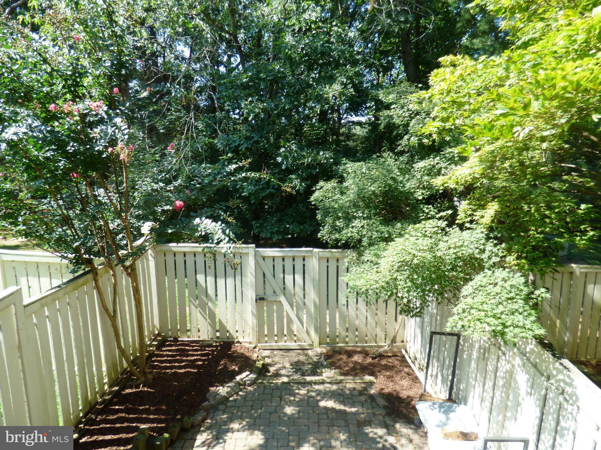 1624 Fieldthorn Drive Reston, VA 20194 - Photo 13 of 19 Exterior (Rear)