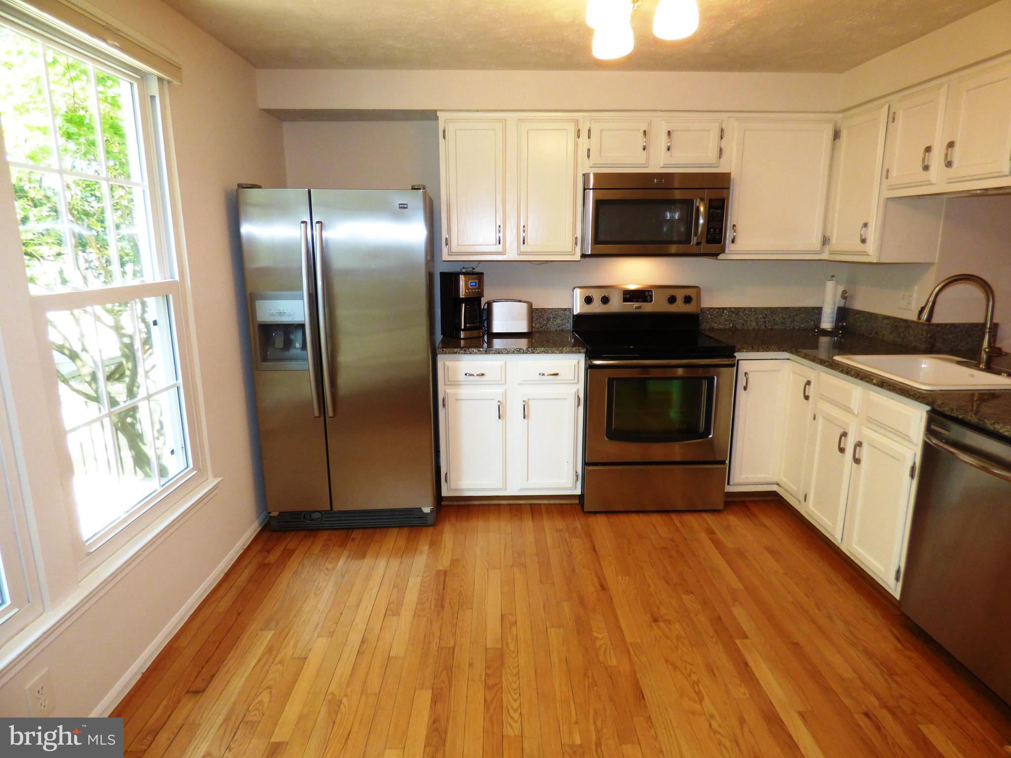 1624 Fieldthorn Drive Reston, VA 20194 - Photo 3 of 19 Kitchen