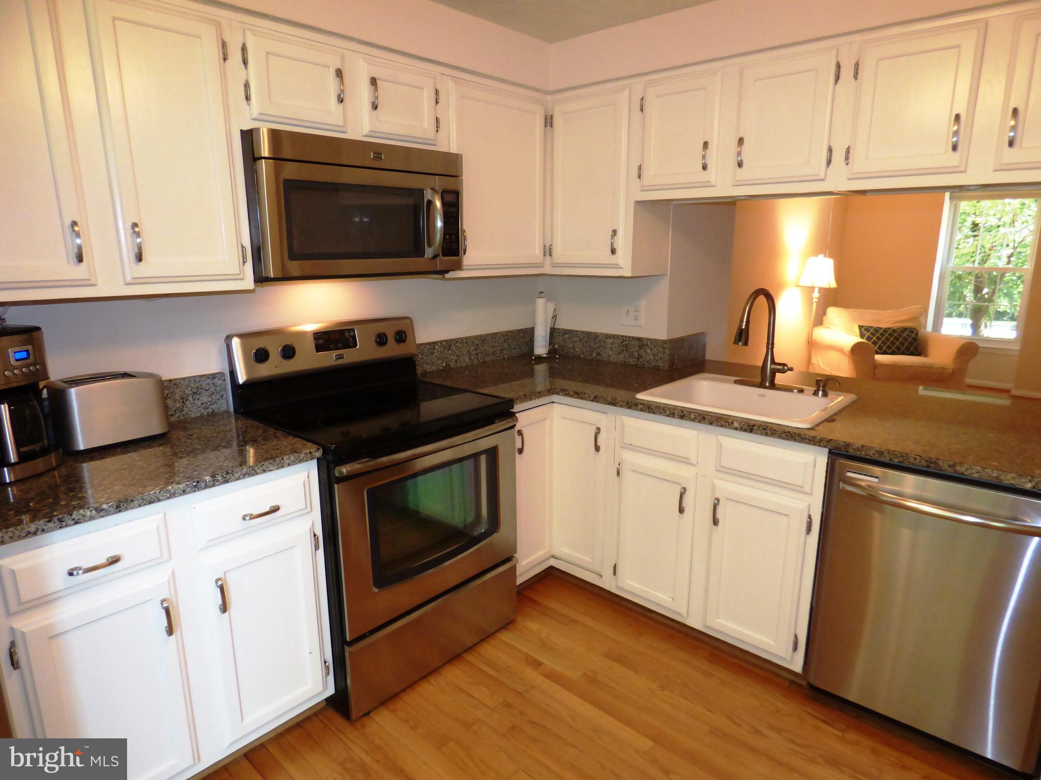 1624 Fieldthorn Drive Reston, VA 20194 - Photo 4 of 19 Kitchen