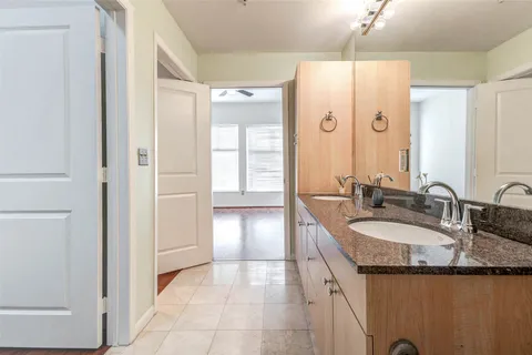 $172,000 | 3505 Sage Road, Unit 1104, Houston, TX 77056