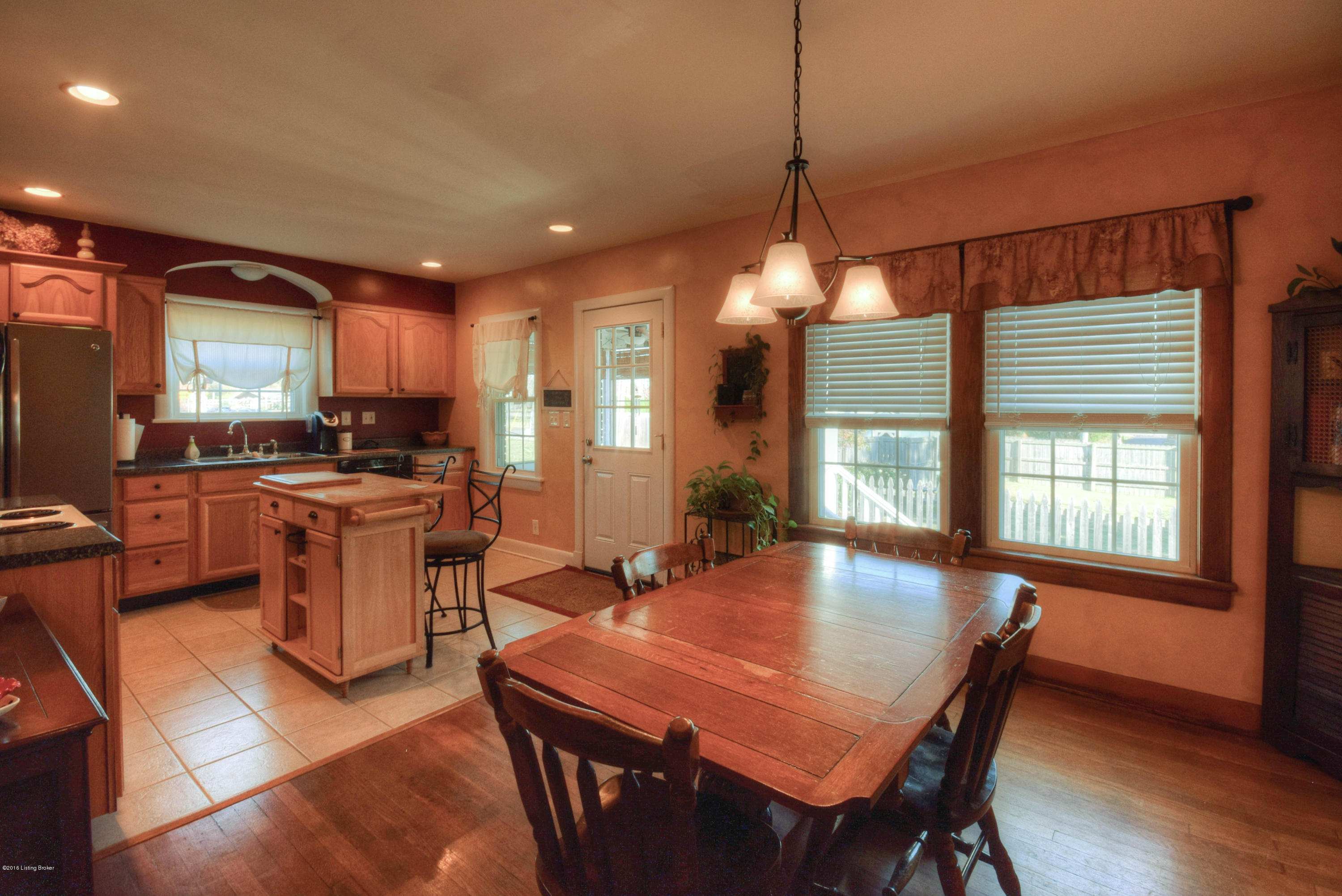 227 Ridgeway Avenue Louisville, KY 40207 - Photo 12 of 37 227 Ridgeway Avenue-21
