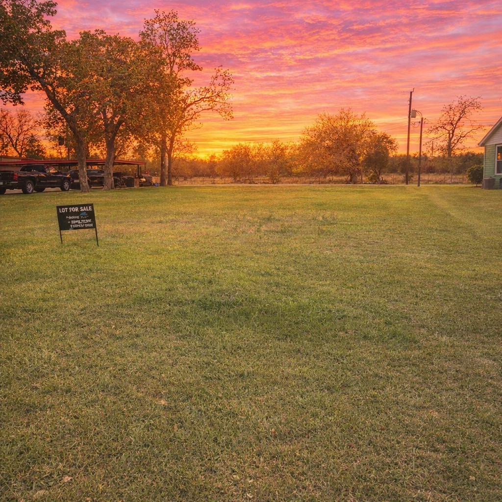 419 Reed Avenue Wharton, TX 77488 - Photo 4 of 5 a view of an ocean