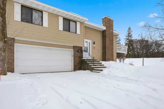$278,000 | 4613 1/2 Penkwe Way, Eagan, MN 55122