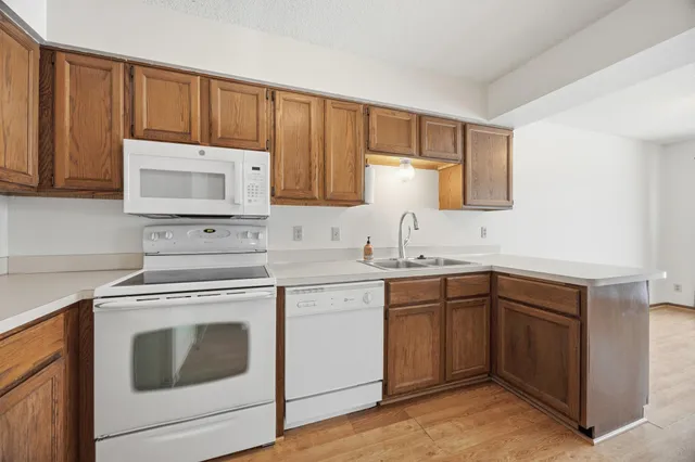 $278,000 | 4613 1/2 Penkwe Way, Eagan, MN 55122