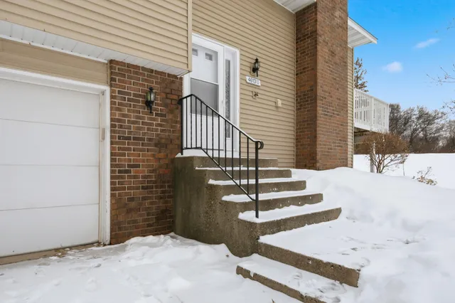 $278,000 | 4613 1/2 Penkwe Way, Eagan, MN 55122