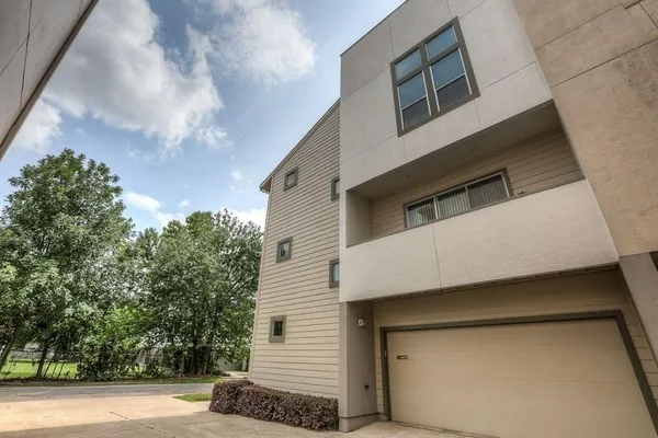 $2,650 | 4312 Floyd Street, Unit C, Houston, TX 77007