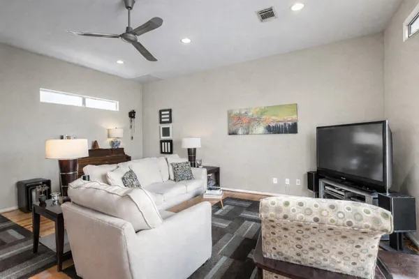 $2,650 | 4312 Floyd Street, Unit C, Houston, TX 77007