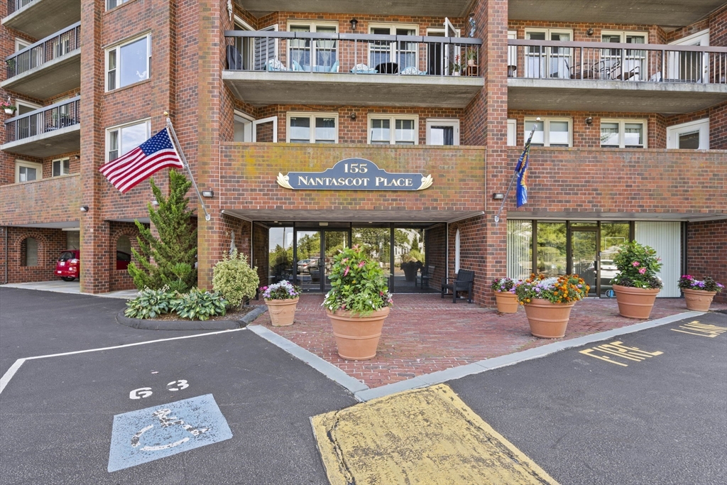 155 George Washington Boulevard, Unit 402 Hull, MA 02045 - Photo 2 of 42 a view of a building with sitting area